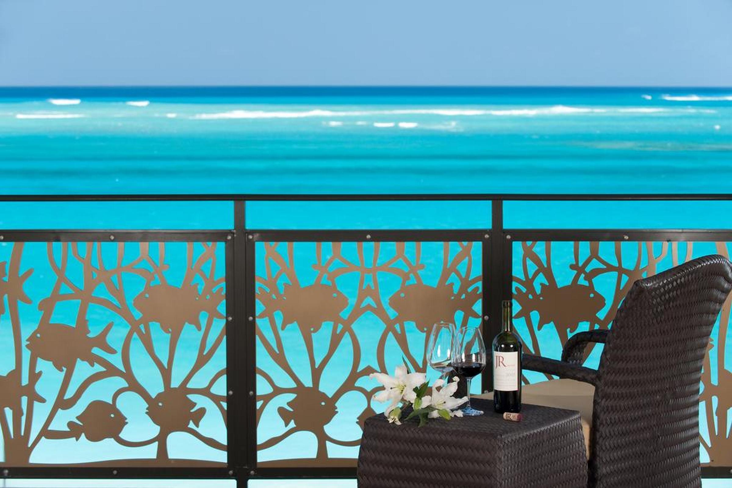 The Regent Grand Hotel Grace Bay Exterior photo