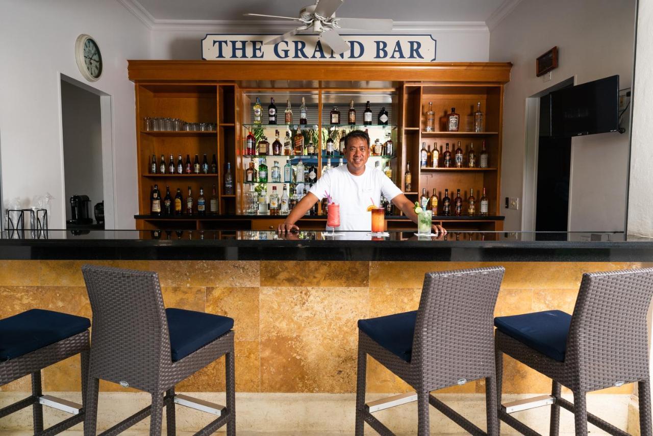 The Regent Grand Hotel Grace Bay Exterior photo